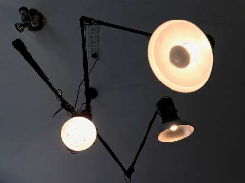 3 X Photo Studio Lights with Arm for Wallmount, System: HENSEL and BOWENS, working