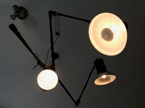 3 X Photo Studio Lights with Arm for Wallmount, System: HENSEL and BOWENS, working