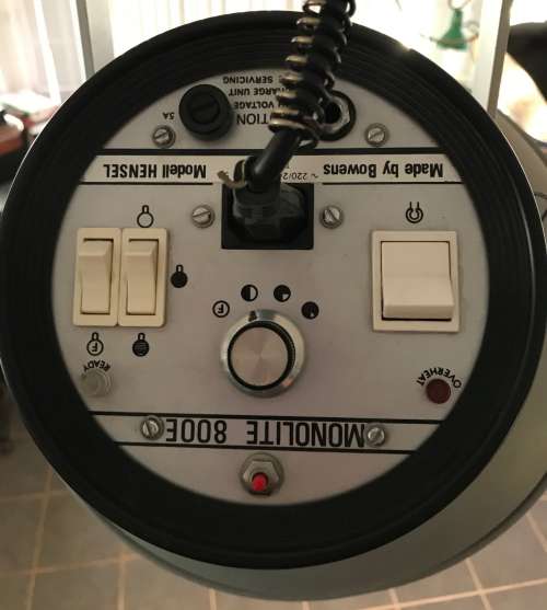 3 X Photo Studio Lights with Arm for Wallmount, System: HENSEL and BOWENS, working