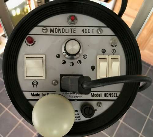3 X Photo Studio Lights with Arm for Wallmount, System: HENSEL and BOWENS, working