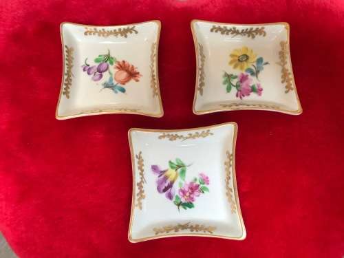 VINTAGE DRESDEN PORCELAIN Cigarette Holder Oval Tray and 3 Ashtrays - Germany