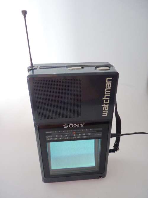 SONY WATCHMAN FD-42 E B+W TV VINTAGE COLLECTORS ITEM