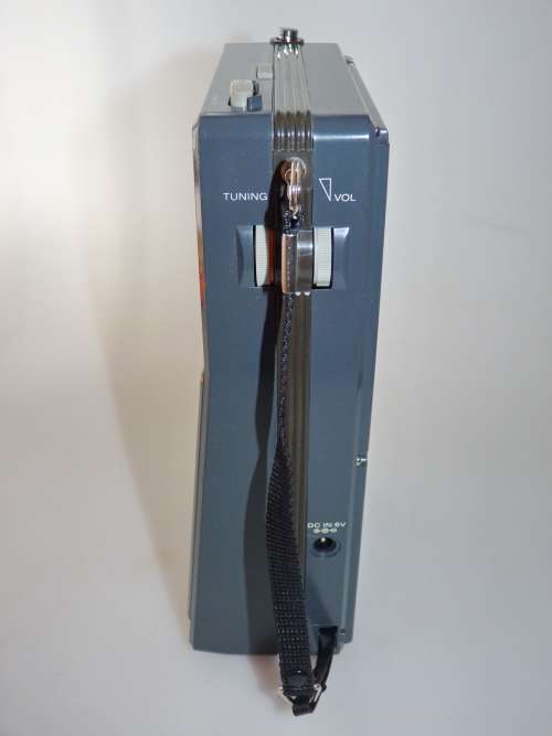 SONY WATCHMAN FD-42 E B+W TV VINTAGE COLLECTORS ITEM
