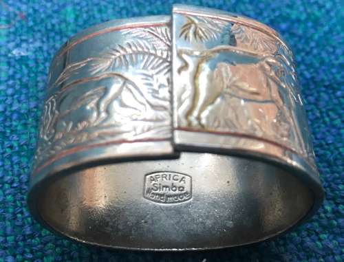 Set of 2 x Vintage oval napkin ring with engraved animals (giraffes, zebras, antelope, elephant,lion