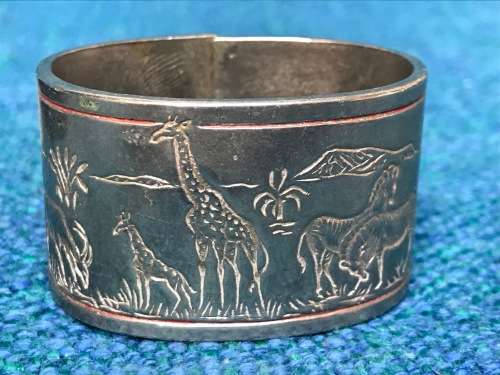 Set of 2 x Vintage oval napkin ring with engraved animals (giraffes, zebras, antelope, elephant,lion