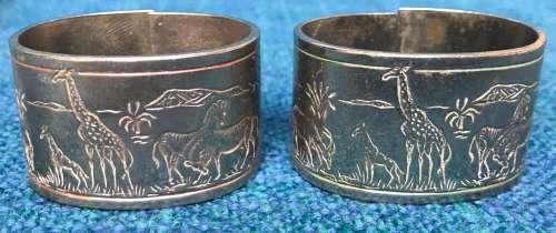 Set of 2 x Vintage oval napkin ring with engraved animals (giraffes, zebras, antelope, elephant,lion