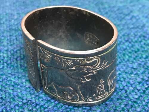 Set of 2 x Vintage oval napkin ring with engraved animals (giraffes, zebras, antelope, elephant,lion