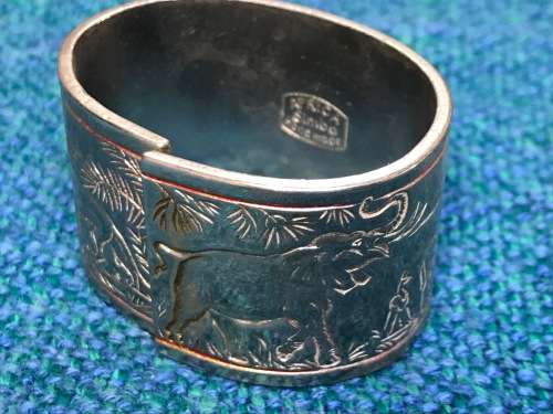 Set of 2 x Vintage oval napkin ring with engraved animals (giraffes, zebras, antelope, elephant,lion