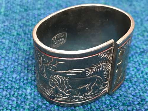 Set of 2 x Vintage oval napkin ring with engraved animals (giraffes, zebras, antelope, elephant,lion