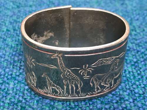 Set of 2 x Vintage oval napkin ring with engraved animals (giraffes, zebras, antelope, elephant,lion