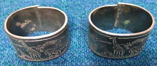 Set of 2 x Vintage oval napkin ring with engraved animals (giraffes, zebras, antelope, elephant,lion