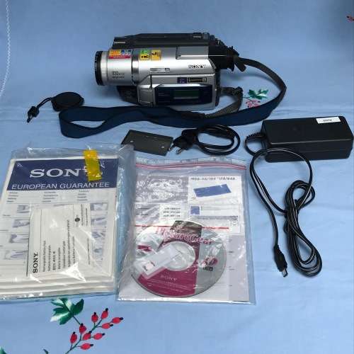 SONY DCR TRV 520 E, TRV520E, DIGITAL 8, HI 8 , 8MM VIDEO HANDYCAM, VIDEO CAMERA, COLLECTORS ITEM
