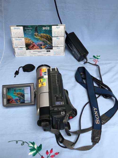 SONY DCR TRV 520 E, TRV520E, DIGITAL 8, HI 8 , 8MM VIDEO HANDYCAM, VIDEO CAMERA, COLLECTORS ITEM