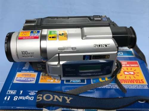 SONY DCR TRV 520 E, TRV520E, DIGITAL 8, HI 8 , 8MM VIDEO HANDYCAM, VIDEO CAMERA, COLLECTORS ITEM
