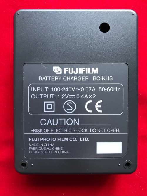 Fuji Battery charger for 2X AA Batteries