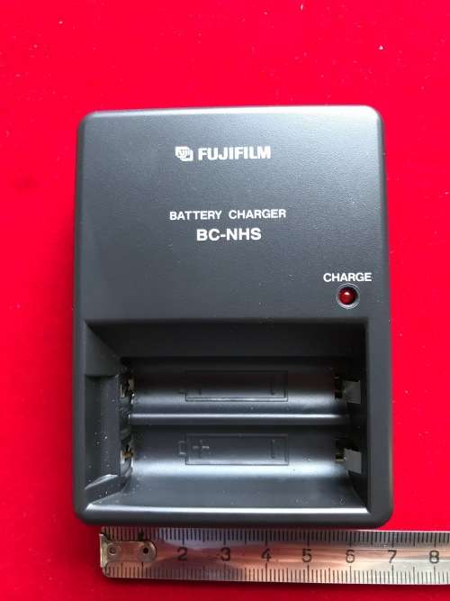 Fuji Battery charger for 2X AA Batteries