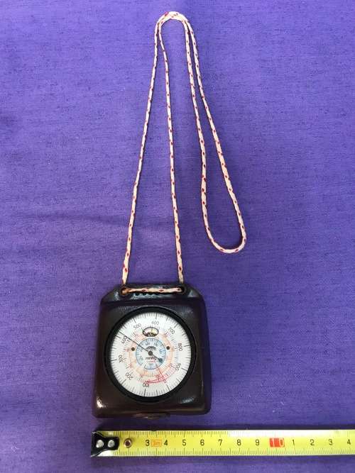 Thommen Switzerland old altimeter + barometer,  19 jewels,  in pouch