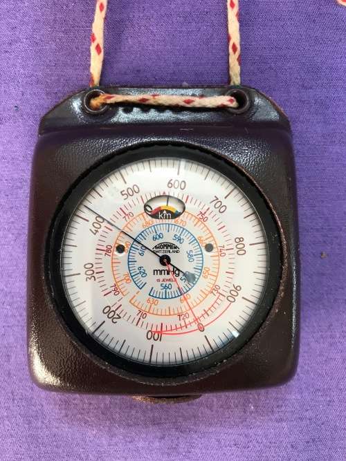 Thommen Switzerland old altimeter + barometer,  19 jewels,  in pouch