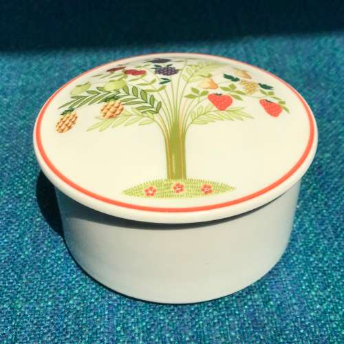 VILLEROY and BOCH APPETITO VITRO PORZELAIN WEST GERMANY , Painted Fruit Candy Box Dish