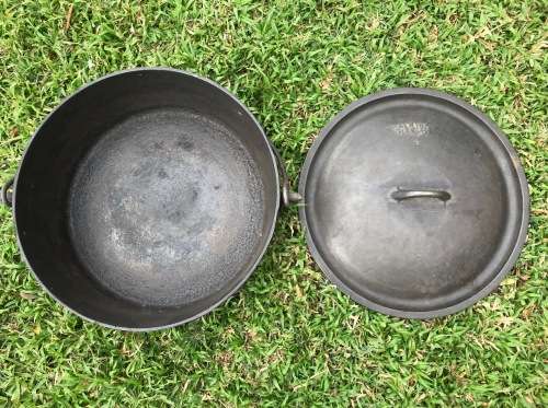 Falkirk Cast Iron Pot Size 6  diameter approx. 30cm