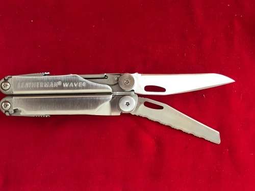 1 x Leatherman  wave , multi tool, with leather pouch