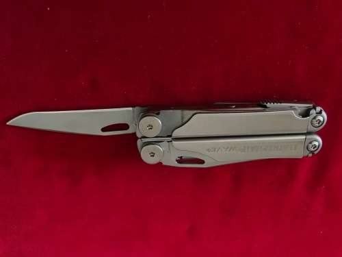 1 x Leatherman  wave , multi tool, with leather pouch