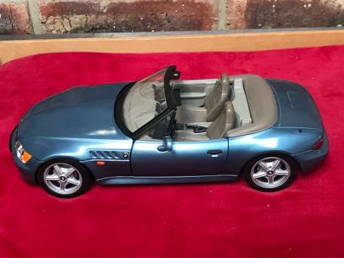 UT MODELS  BMW Z3 scale 1/18 BLUE METALIC BMW Z3 Roadster Diecast Metal Model, Blue, by UT