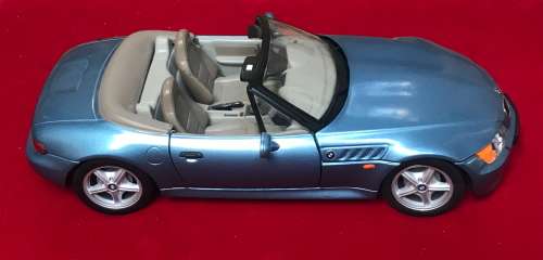 UT MODELS  BMW Z3 scale 1/18 BLUE METALIC BMW Z3 Roadster Diecast Metal Model, Blue, by UT