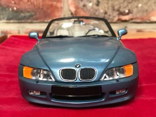 UT MODELS  BMW Z3 scale 1/18 BLUE METALIC BMW Z3 Roadster Diecast Metal Model, Blue, by UT