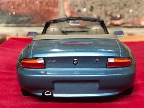 UT MODELS  BMW Z3 scale 1/18 BLUE METALIC BMW Z3 Roadster Diecast Metal Model, Blue, by UT