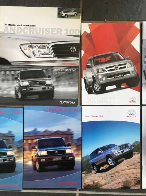 Lot of Toyota brochures / prospects in english landcruiser 100 an others