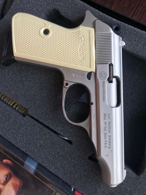Walther PP P.A.K. 9mm Blank Gas Pistol Limited Edition James Bond 007made in Germany collectors item