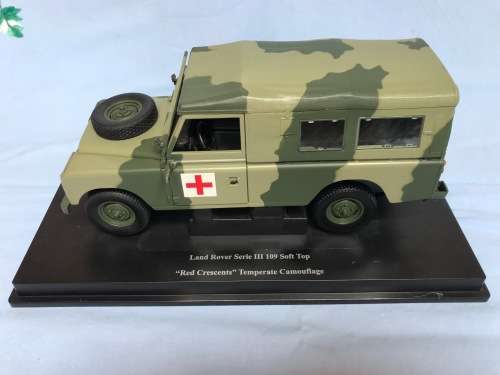 Universal Hobbies Land Rover Serie 3 109 soft top RED CRESCENTS, car,toy,collectors item,UH