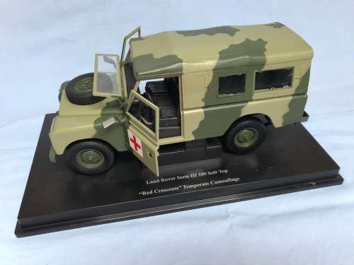 Universal Hobbies Land Rover Serie 3 109 soft top RED CRESCENTS, car,toy,collectors item,UH