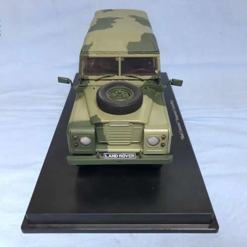 Universal Hobbies Land Rover Serie 3 109 soft top RED CRESCENTS, car,toy,collectors item,UH