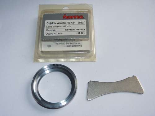 Hama Lens Adapter 305/07 LOT 1, to fit a Lense with M42 mount on to Yashica Contax MF