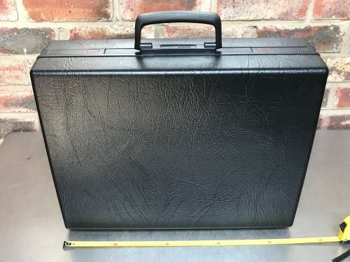 Samsonite Governor Briefcase black 14cmx36cmx46cm ,  like new , weight empty 3.2kg,