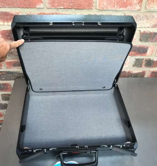 Samsonite Governor Briefcase black 14cmx36cmx46cm ,  like new , weight empty 3.2kg,