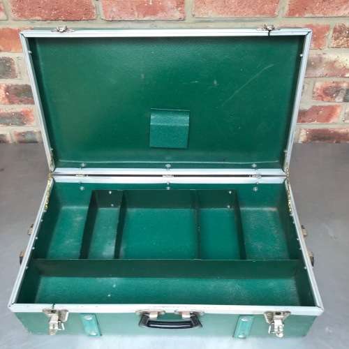 Medical Service Industral hardshell case 18cmx34cmx60cm, green ,  preowned , weight empty 6.15kg,
