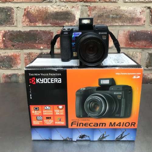 Kyocera Yashica Finecam Digital Camera 410R, vintage , top condition, in original box