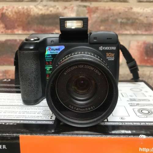 Kyocera Yashica Finecam Digital Camera 410R, vintage , top condition, in original box
