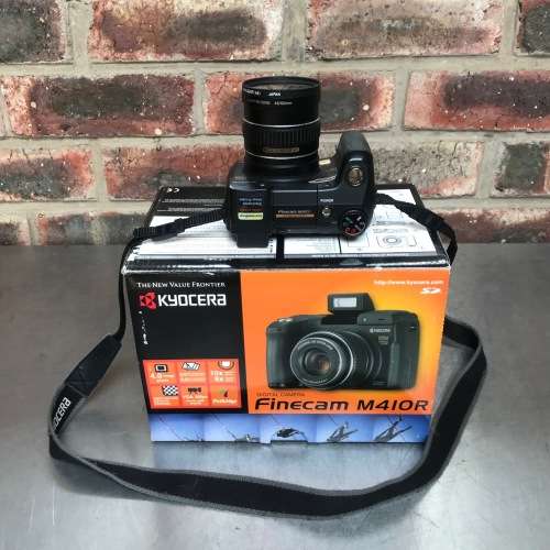 Kyocera Yashica Finecam Digital Camera 410R, vintage , top condition, in original box