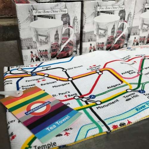 The Leonardo Collection London Mug Set of 4 mugs + Tea Towel London metro underground, Made England