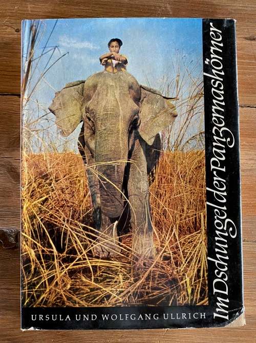 Im Dschungel der Panzernashörner vintage german 1962 , book language german,