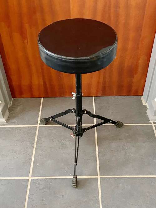 Drum Throne Chair ajustable in hight , in good condition.