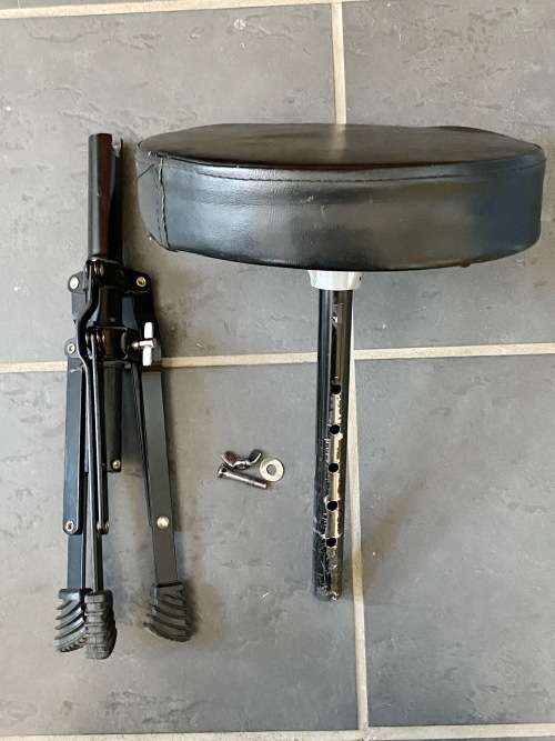 Drum Throne Chair ajustable in hight , in good condition.