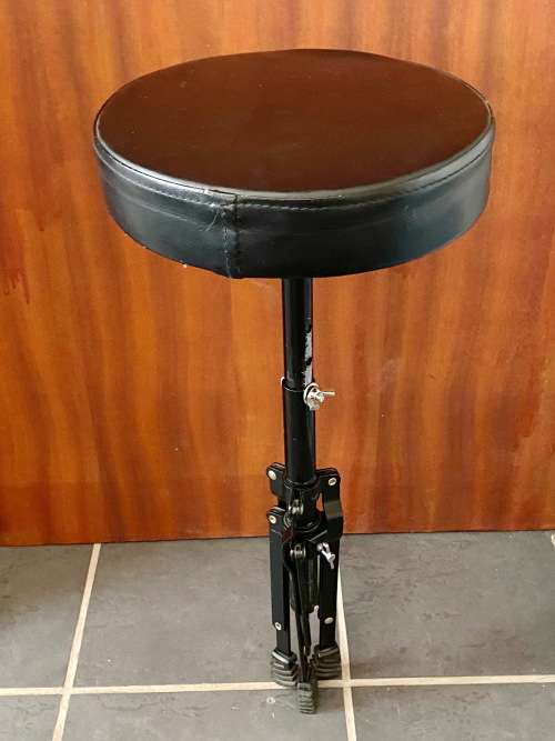 Drum Throne Chair ajustable in hight , in good condition.