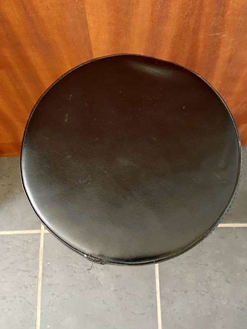 Drum Throne Chair ajustable in hight , in good condition.
