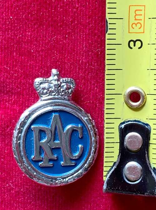 Original RAC `Royal Automobile Club membership` lapel badge / Pin from the 60s