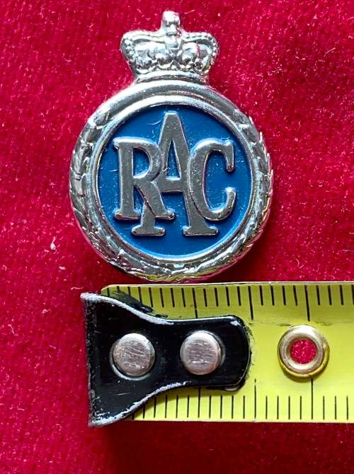 Original RAC `Royal Automobile Club membership` lapel badge / Pin from the 60s